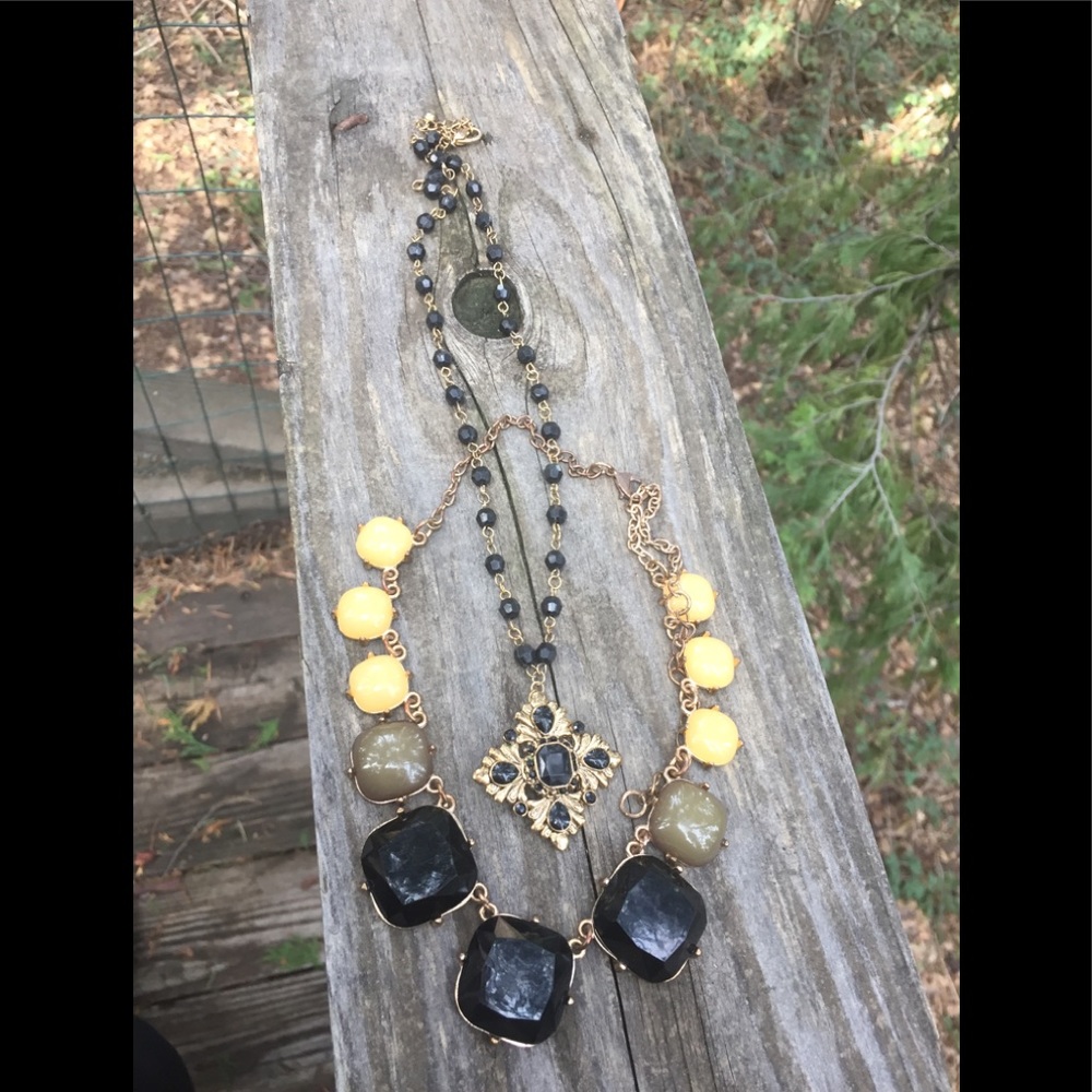 Vintage statement piece necklaces in black / gold